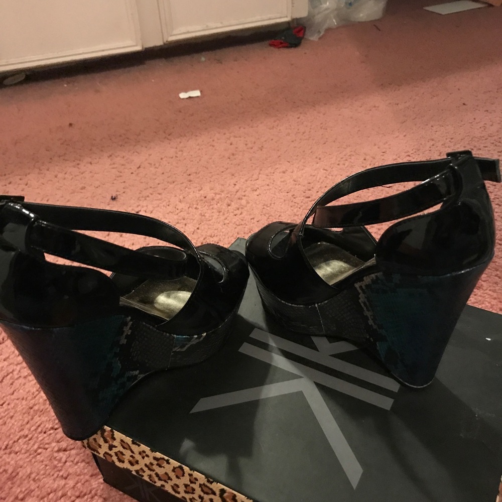 Black wedged shoes - Picture 6 of 7