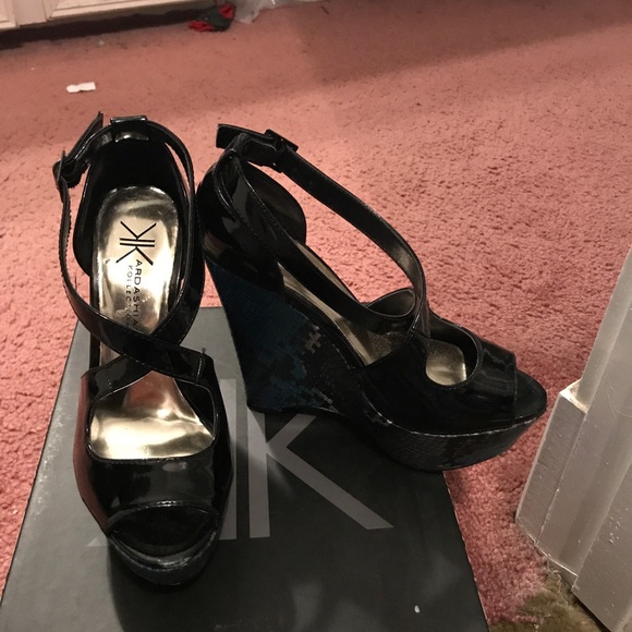 Black wedged shoes - Picture 2 of 7