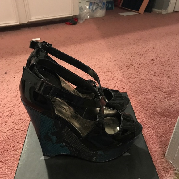 Black wedged shoes - Picture 3 of 7