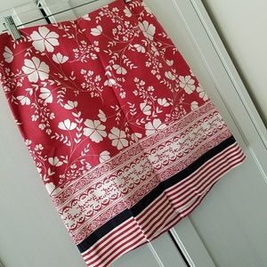 LOFT sz 6 red and white floral skirt