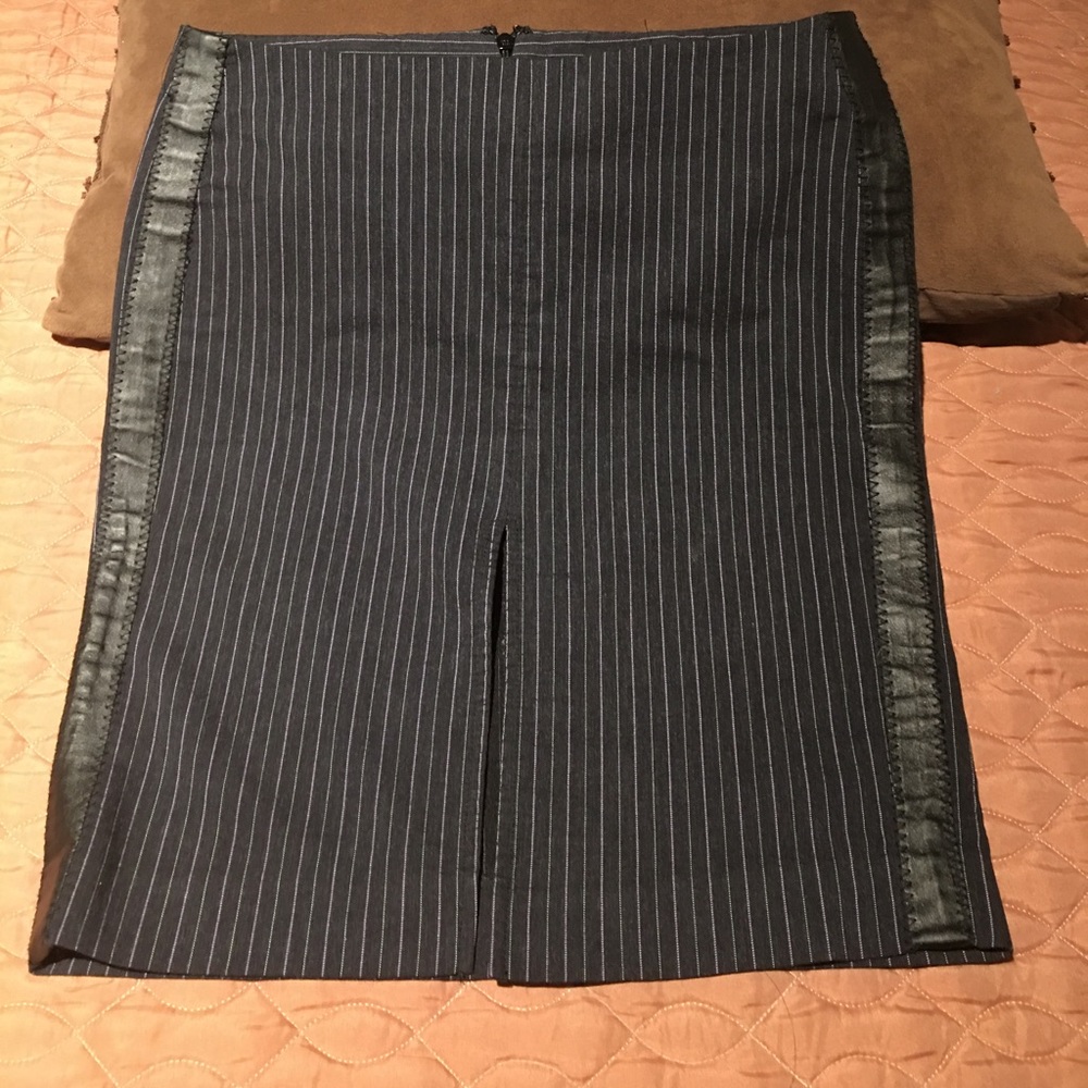 Guess mini skirt