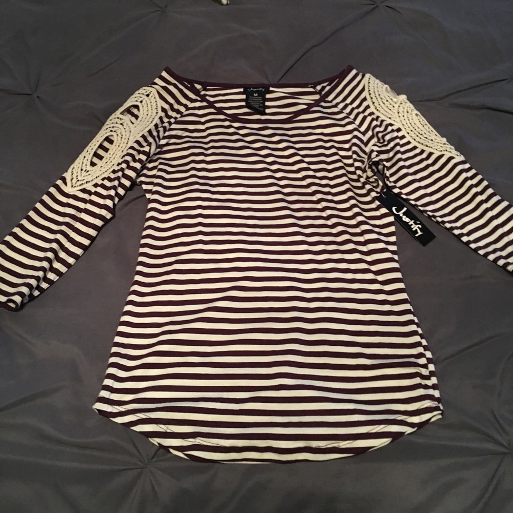 Peek a boo shoulder 3/4 length top