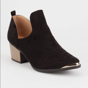 BRANDNEW BLACK QUPID BOOTIES