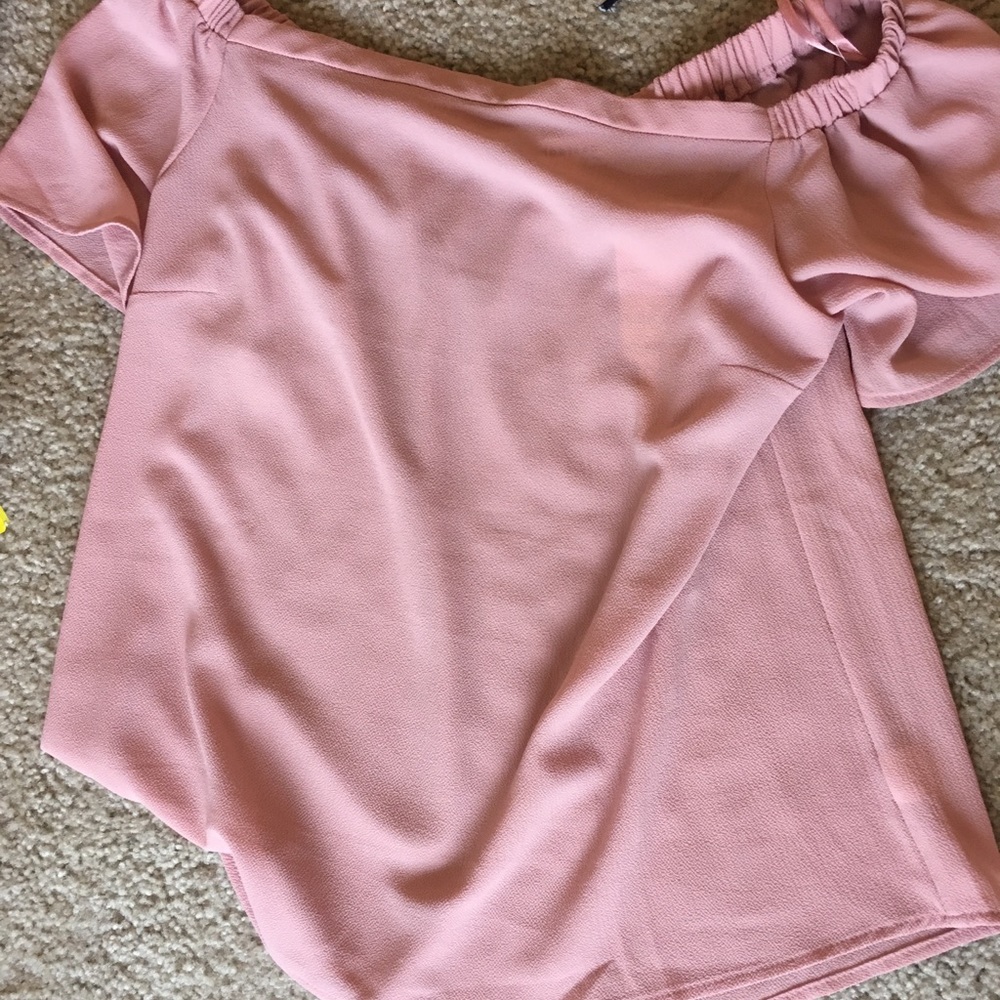 Off shoulders pink blouse