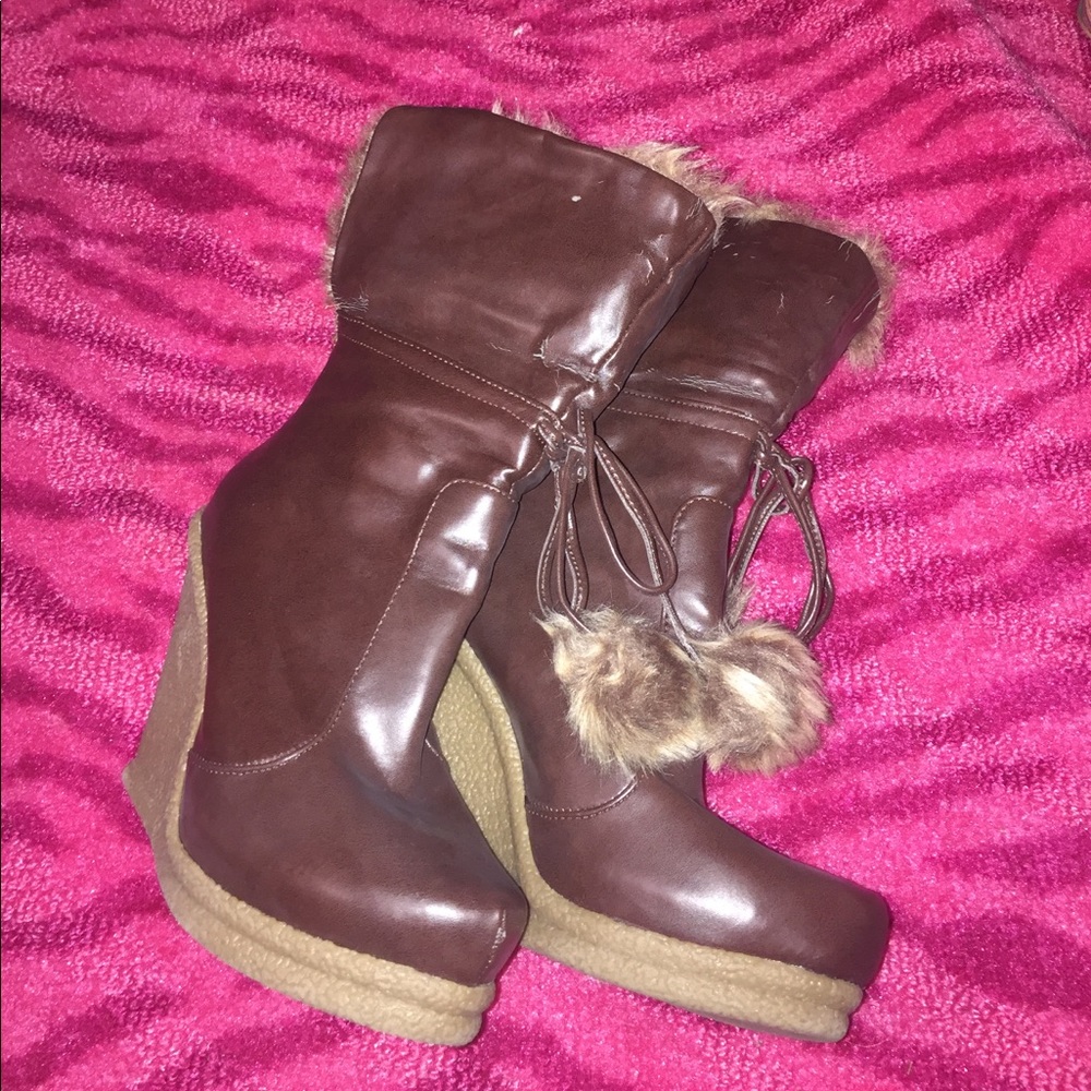 Faux fur gold down booties with tie pompoms π - Picture 6 of 12