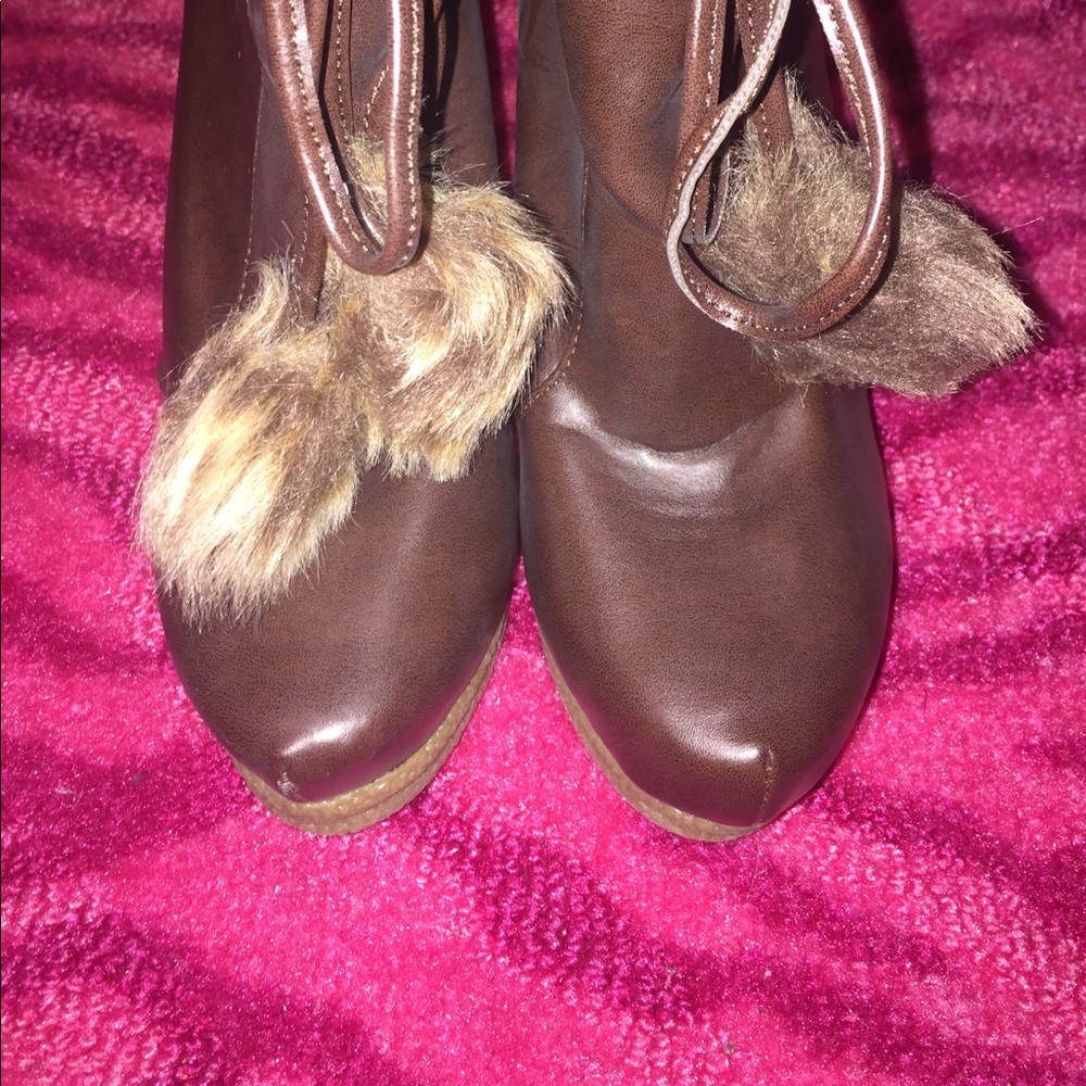 Faux fur gold down booties with tie pompoms π - Picture 7 of 12