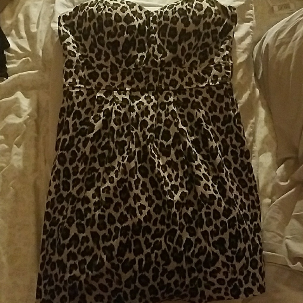 Strapless leopard print dress