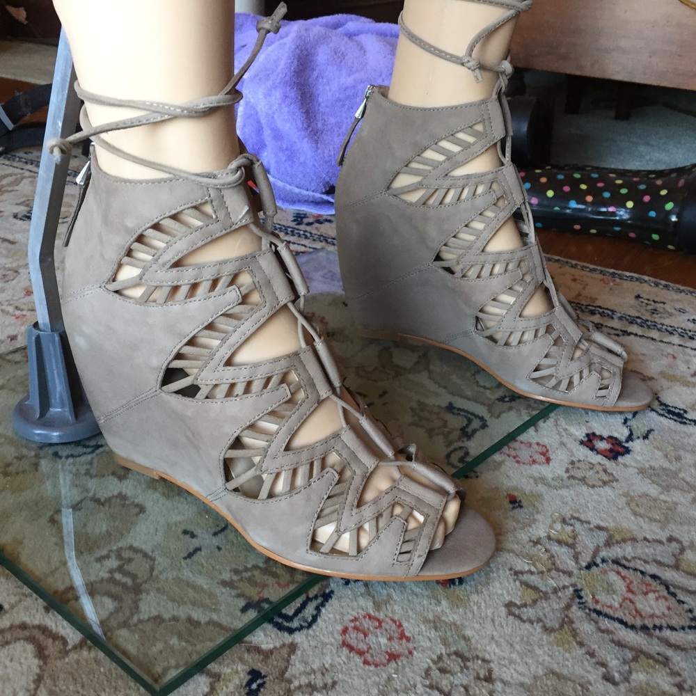 BNWT Dolce Vita size 9 wedges