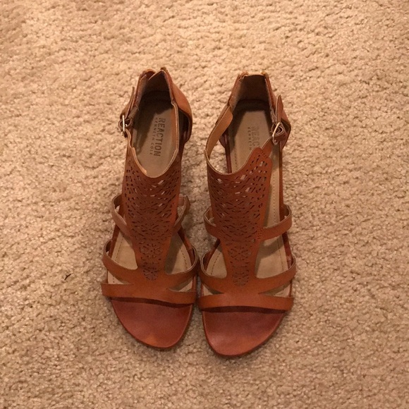 Reaction - Kenneth Cole wedges - Picture 1 of 3