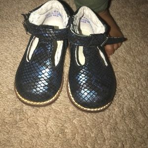 hard bottom walking shoes