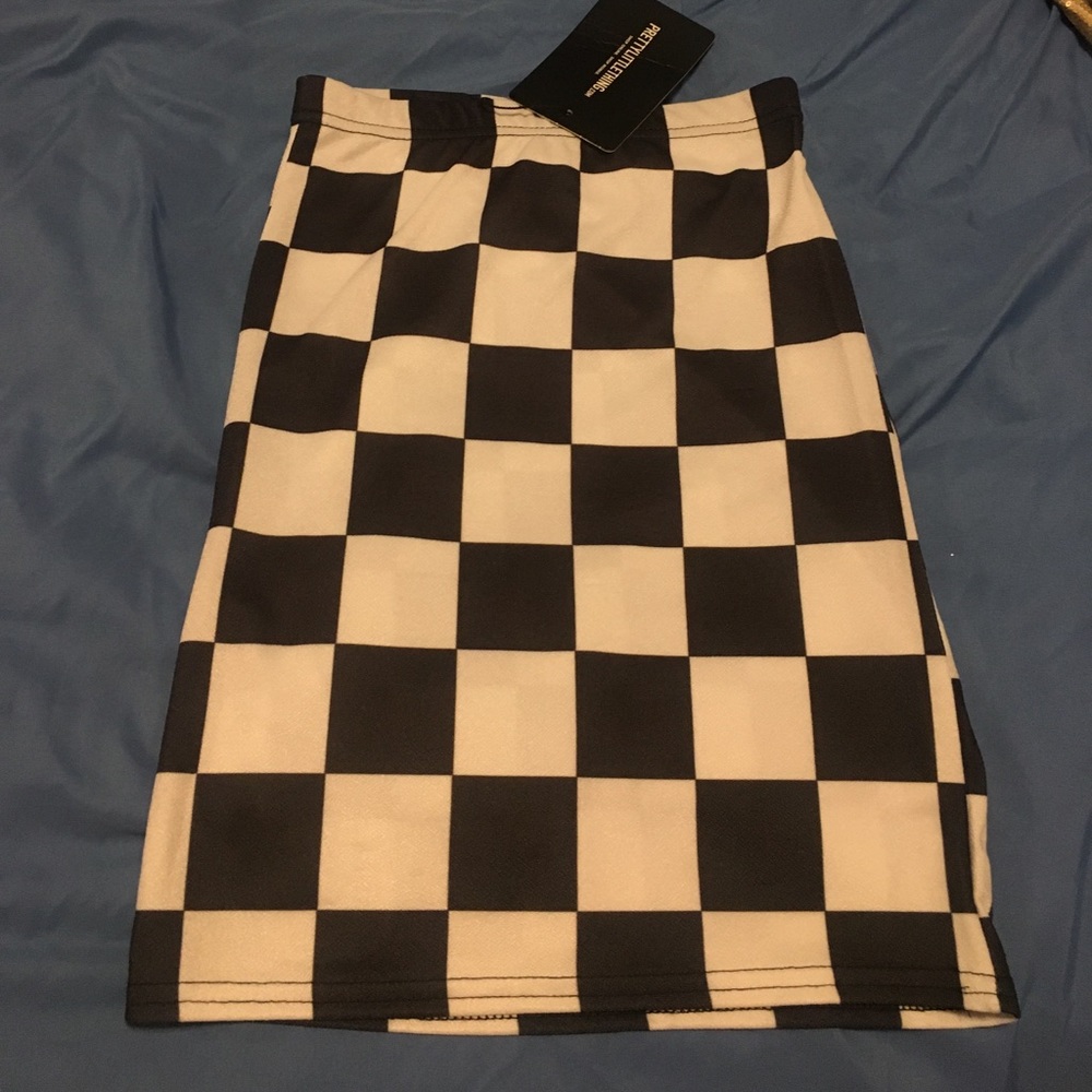 Checkerboard mini skirt "pretty little thing"