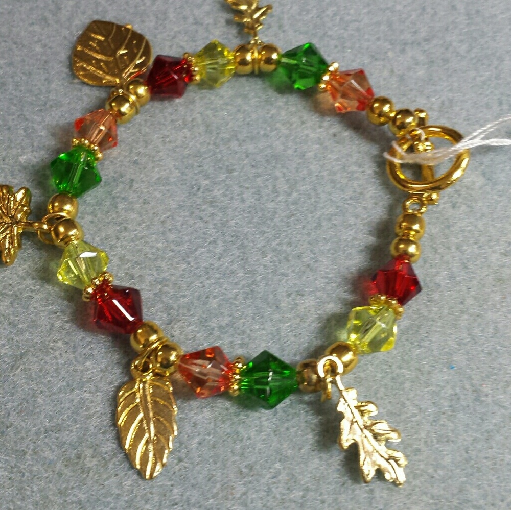 Adorable autumn leaves charm bracelet.