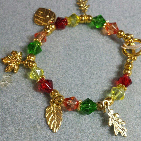 Adorable autumn leaves charm bracelet. - Picture 2 of 4