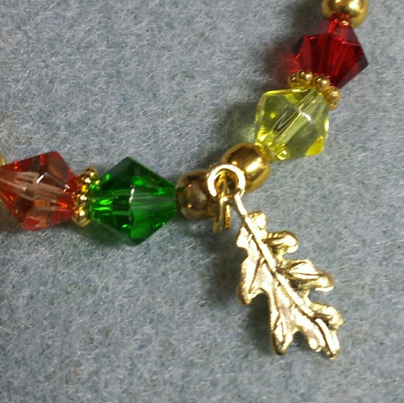 Adorable autumn leaves charm bracelet. - Picture 3 of 4