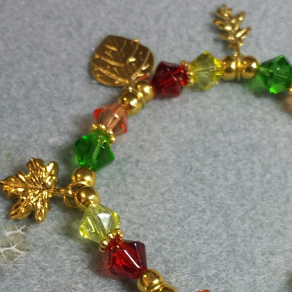 Adorable autumn leaves charm bracelet. - Picture 4 of 4