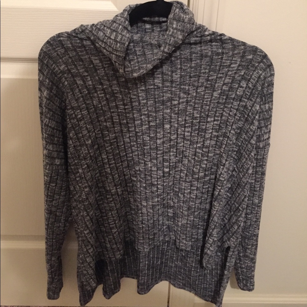 AE grey turtle neck sweater! 🌪🌪