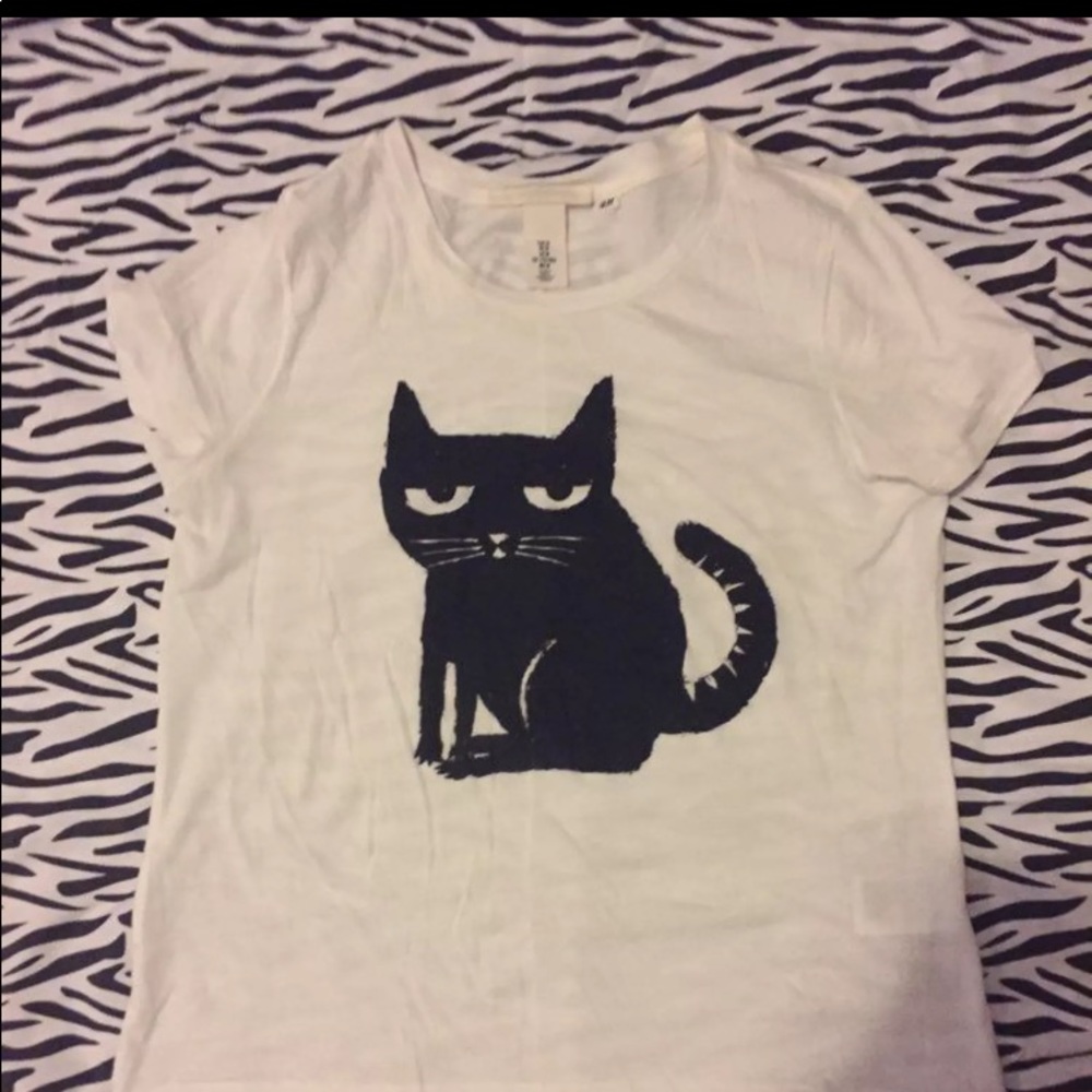 H&M short sleeve cat top