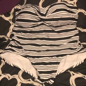 Strapless bathing suit