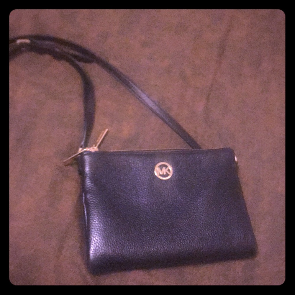 MK crossbody black hand bag like new