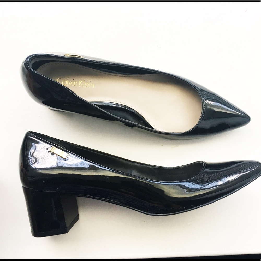 Flash sale!!Patent black pointed toe block heel