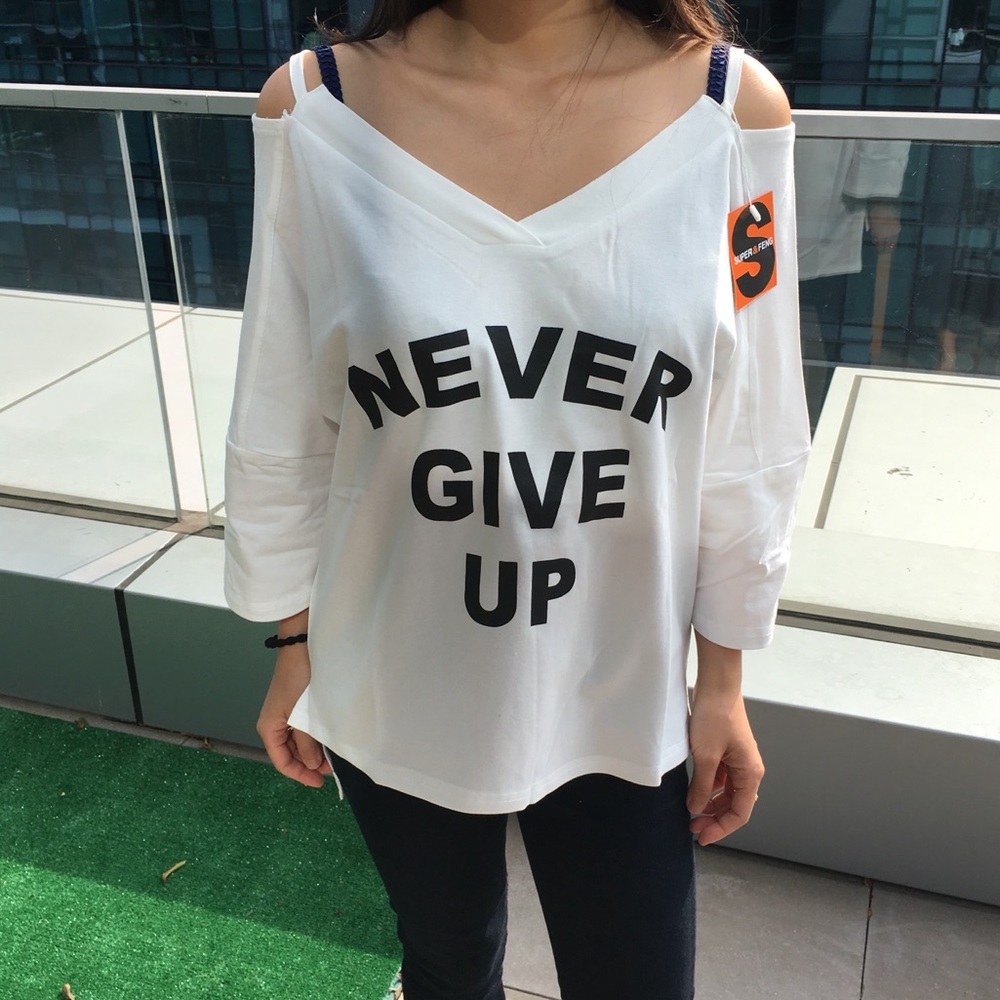 NWT fun "NEVER GIVE UP" tee