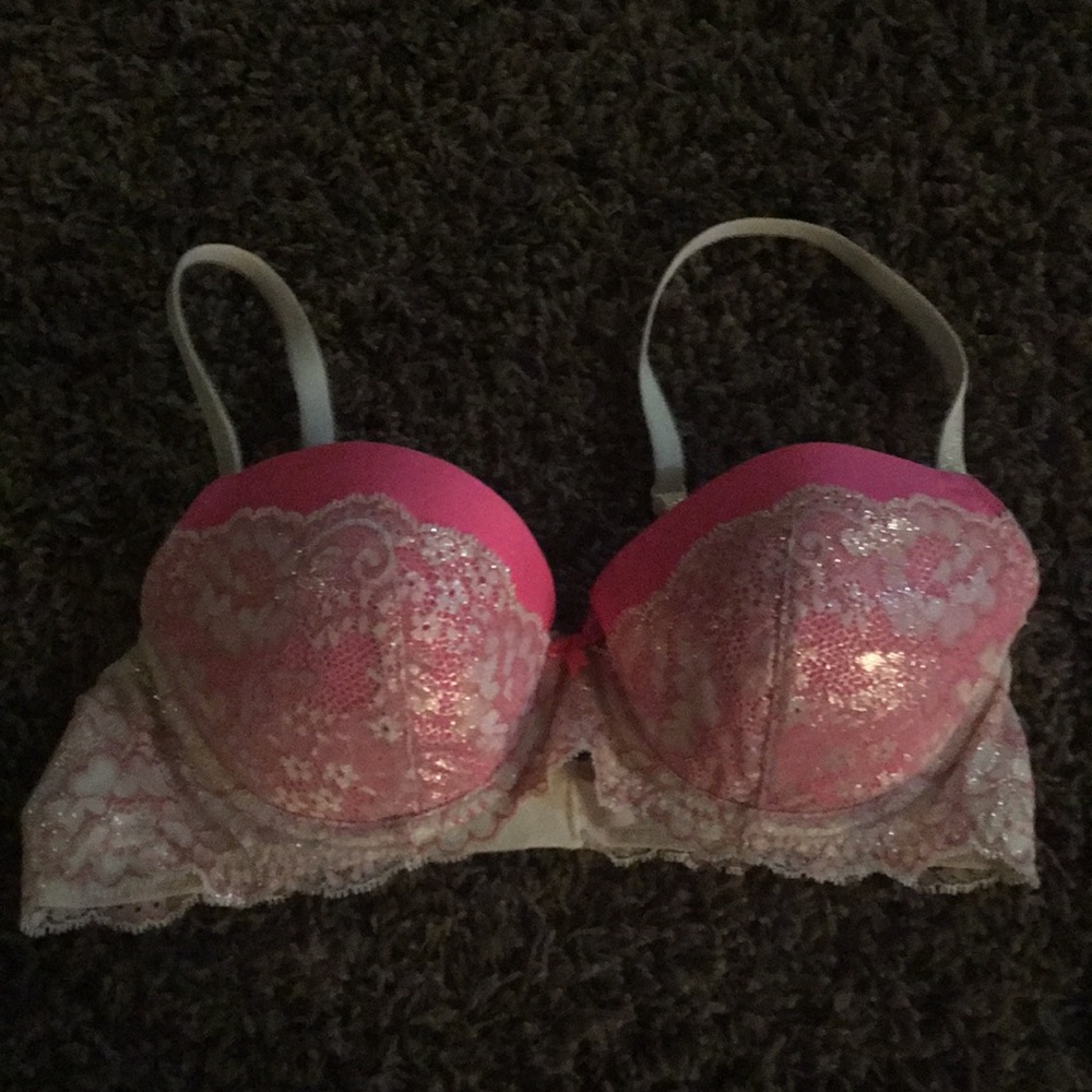Victoria secrets lacy bra 34C