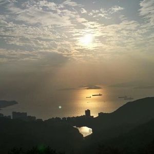 Meet your Posher, Tee