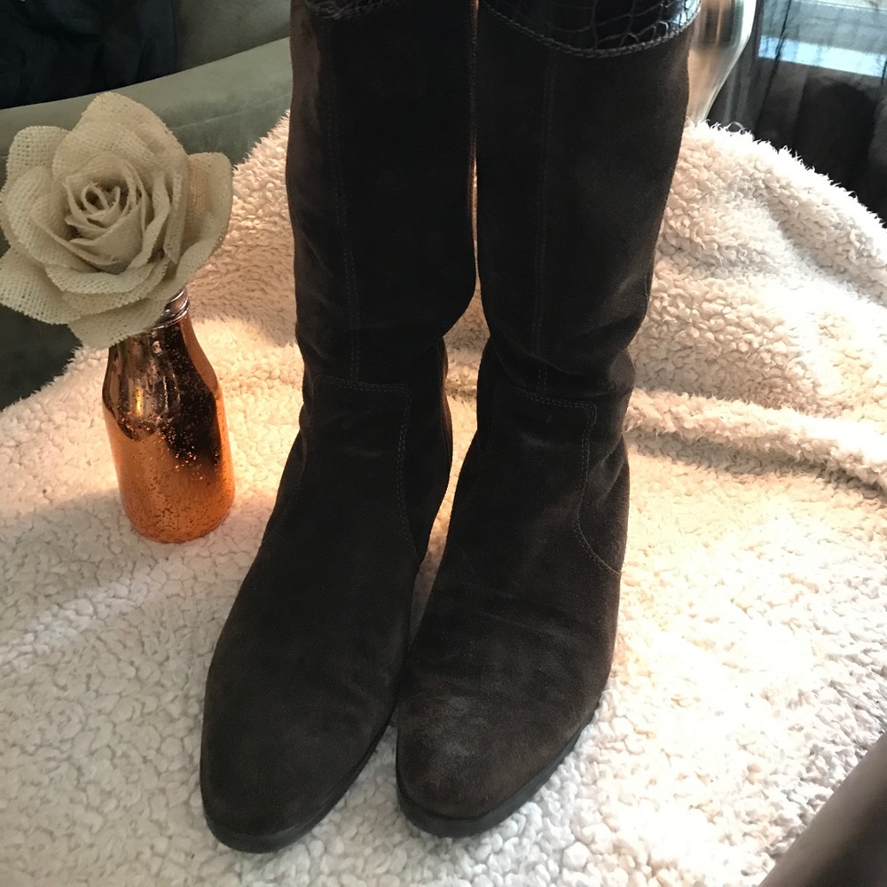Marc Fischer mocha colored suede boots