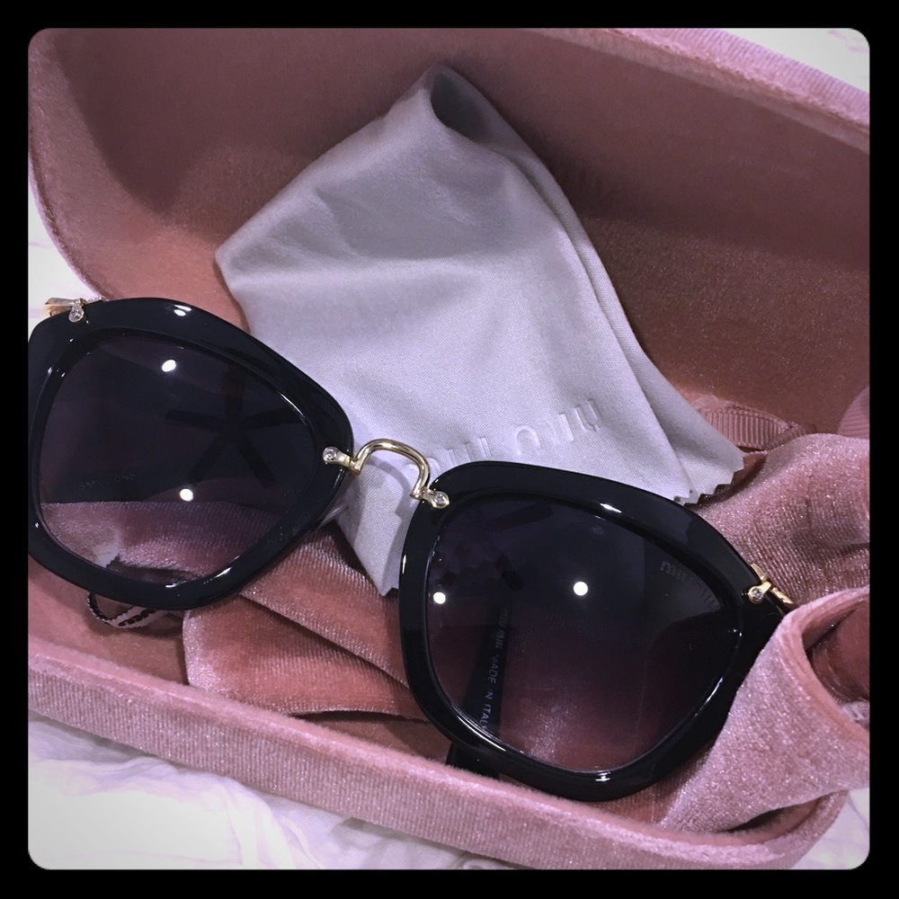 Prada "style" sunglasses, no authentic