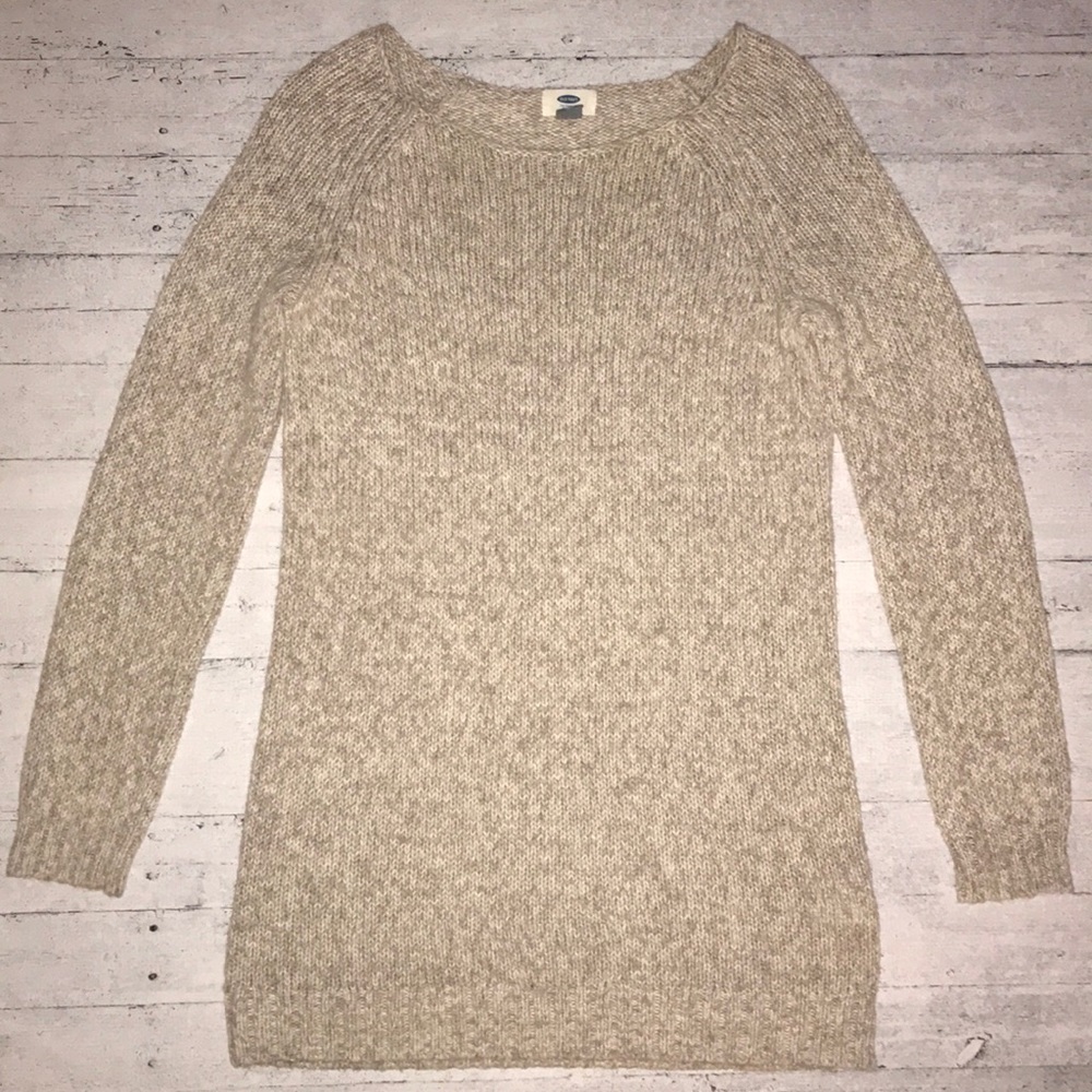 tan + white oversized Old Navy sweater 💕