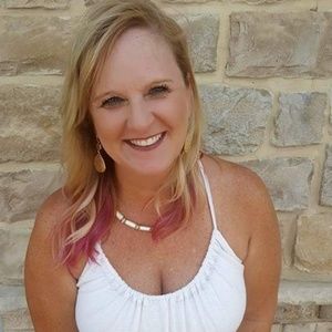 Meet your Posher, Elisa