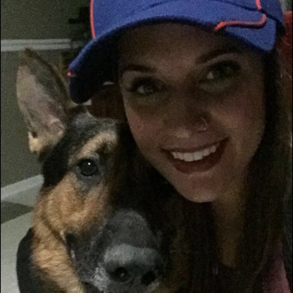 Meet your Posher, Alyssa - Picture 1 of 1