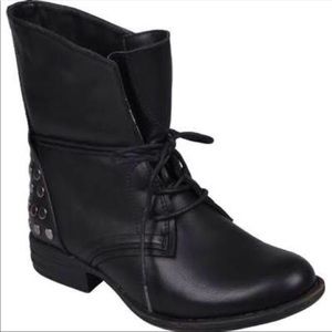 Final price! Round toe studded boots