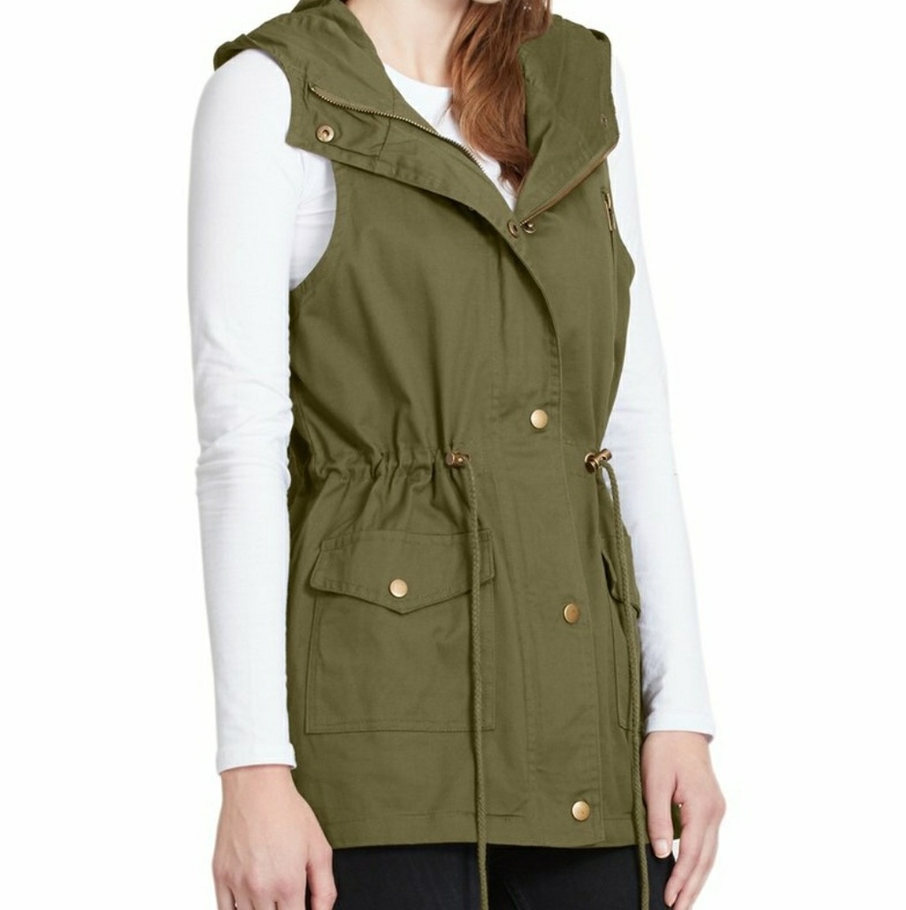 Women's vest with hood and pockets
