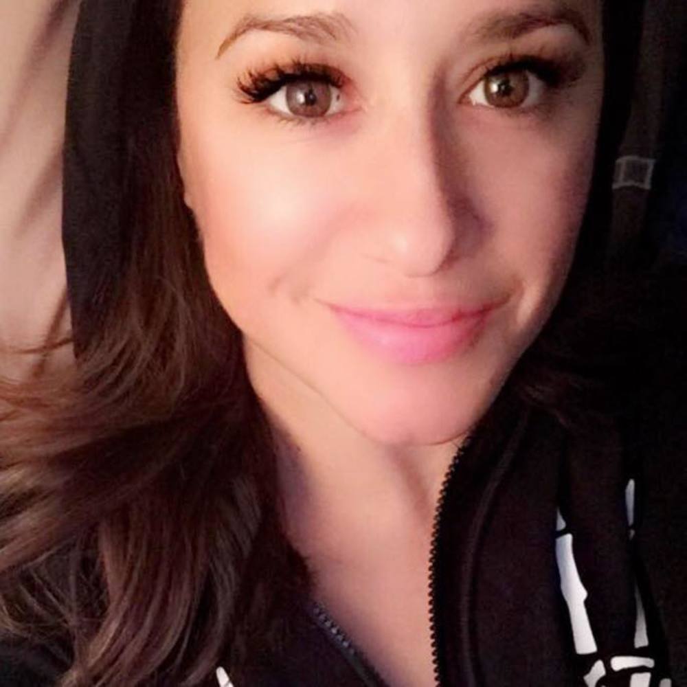 Meet your Posher, Adela