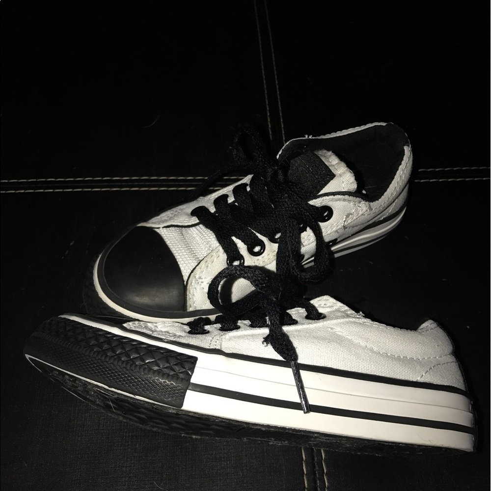 Boys converse