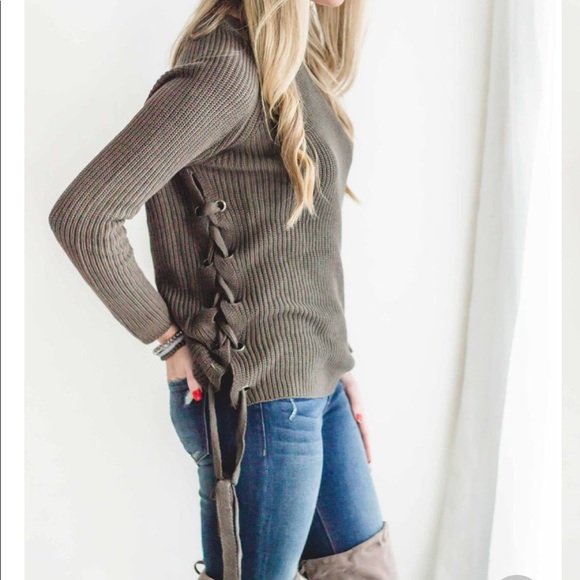 Forever 21 Sweaters - Gray Cropped Tied Up Cable Knit Sweater