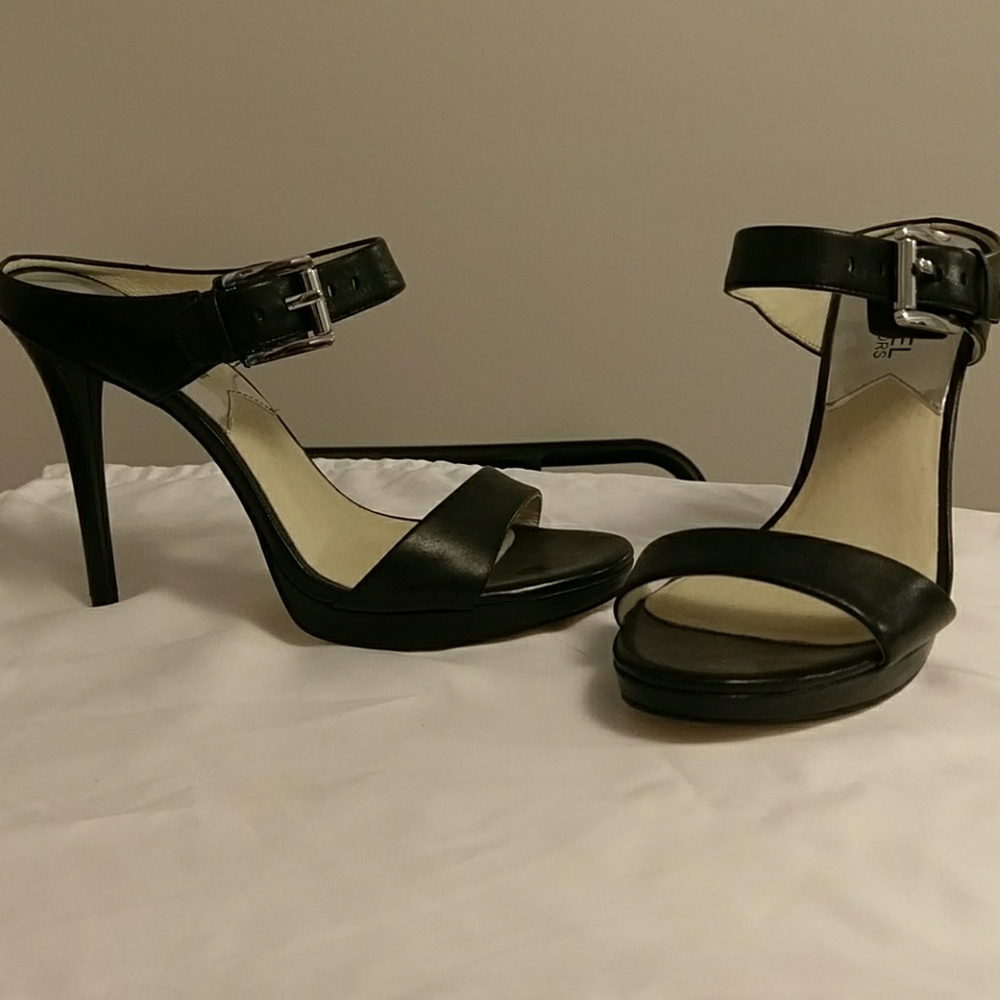 Michael Kors size 7 heels