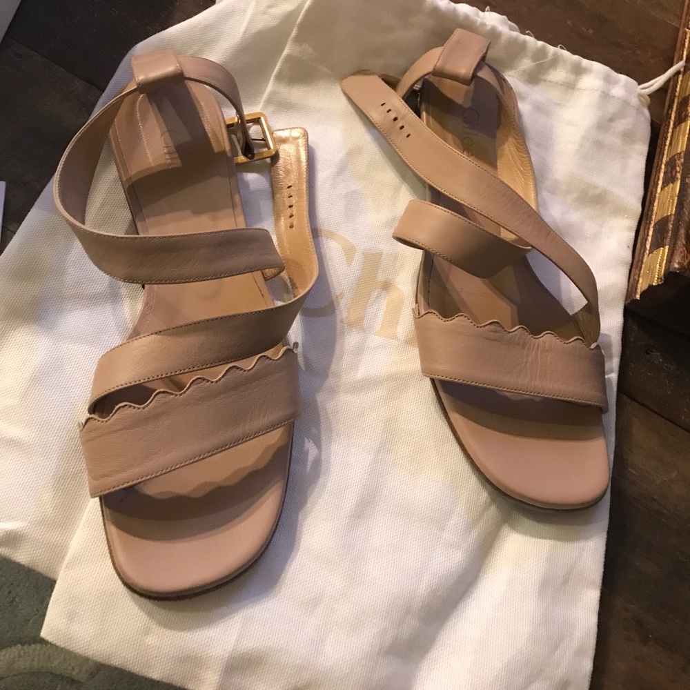 CHLOÉ Pink  Scalloped-Detail Lettonia Sandals .