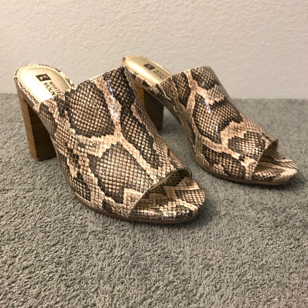 White Mountain Date Night Peep Toe Clogs