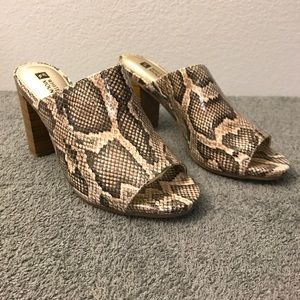 White Mountain Date Night Peep Toe Clogs