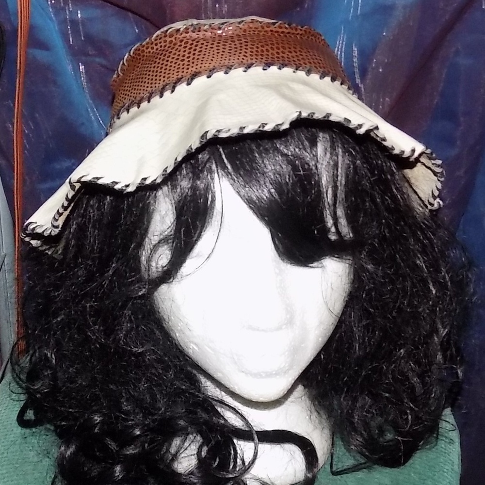 Leather-Hat "just-Lady-like in white and brown