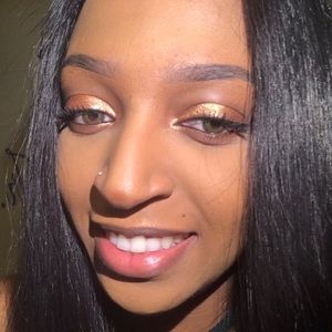 Meet your Posher, Deborah