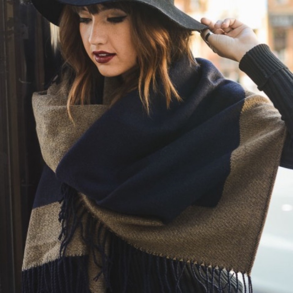 Navy and Brown Color Block Poncho with Fringe - Picture 4 of 4