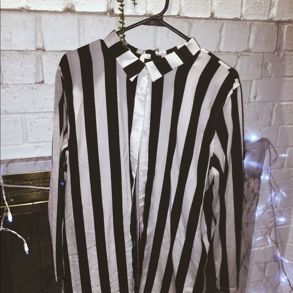 H&M Black & white Striped button down