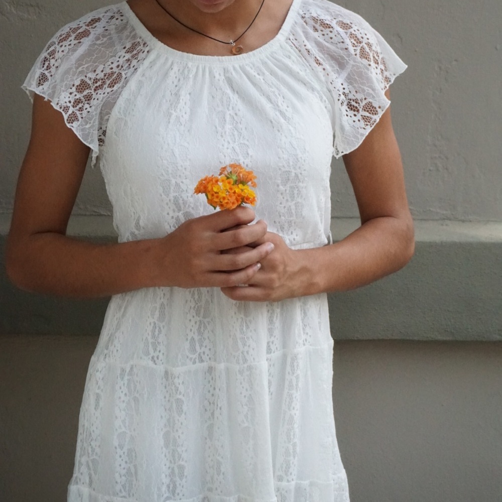 Cutesy WHITE LACE DRESS👗(juniors)