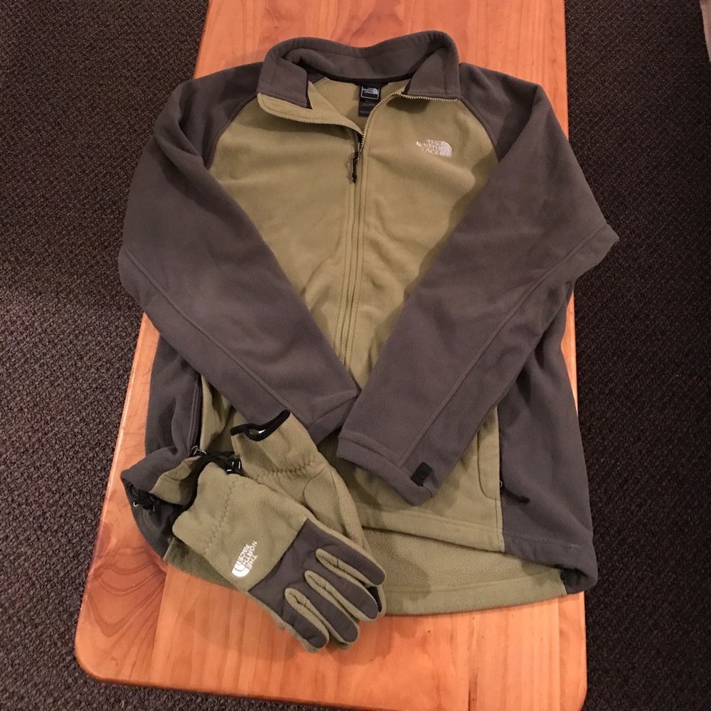Multicolor green north face and matching gloves