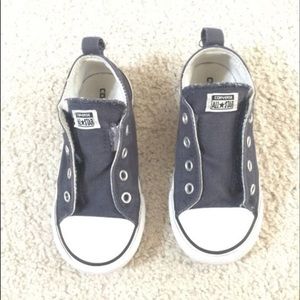 Blue kids converse tennis shoes size 9 Velcro cute