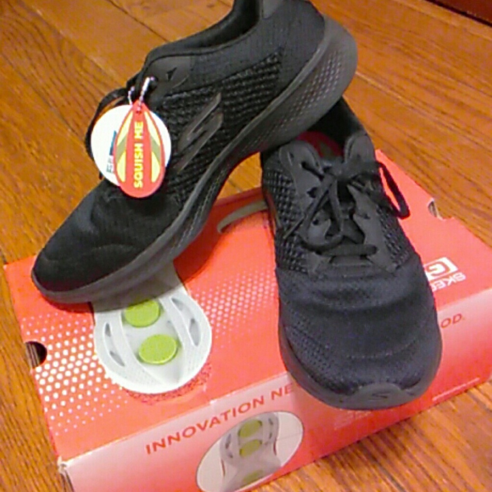 SOLD- New Skechers