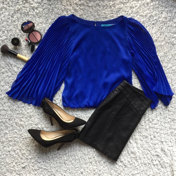 Alice + Olivia Briar Pleated Bell-sleeve Top - Picture 2 of 8